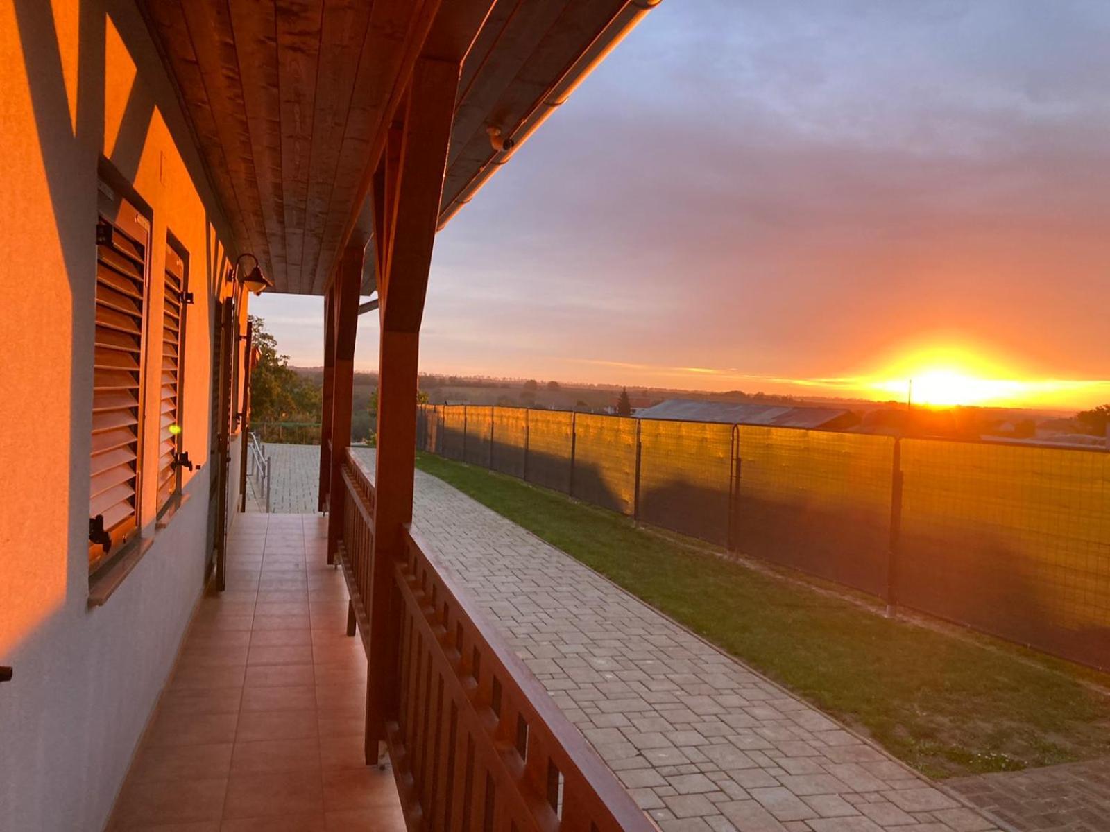 Maushaus Hotel Vemend ภายนอก รูปภาพ