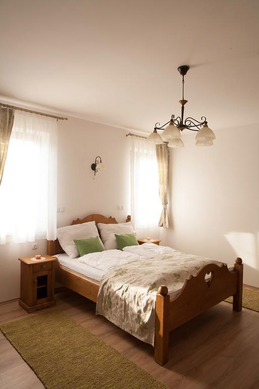Maushaus Hotel Vemend ภายนอก รูปภาพ