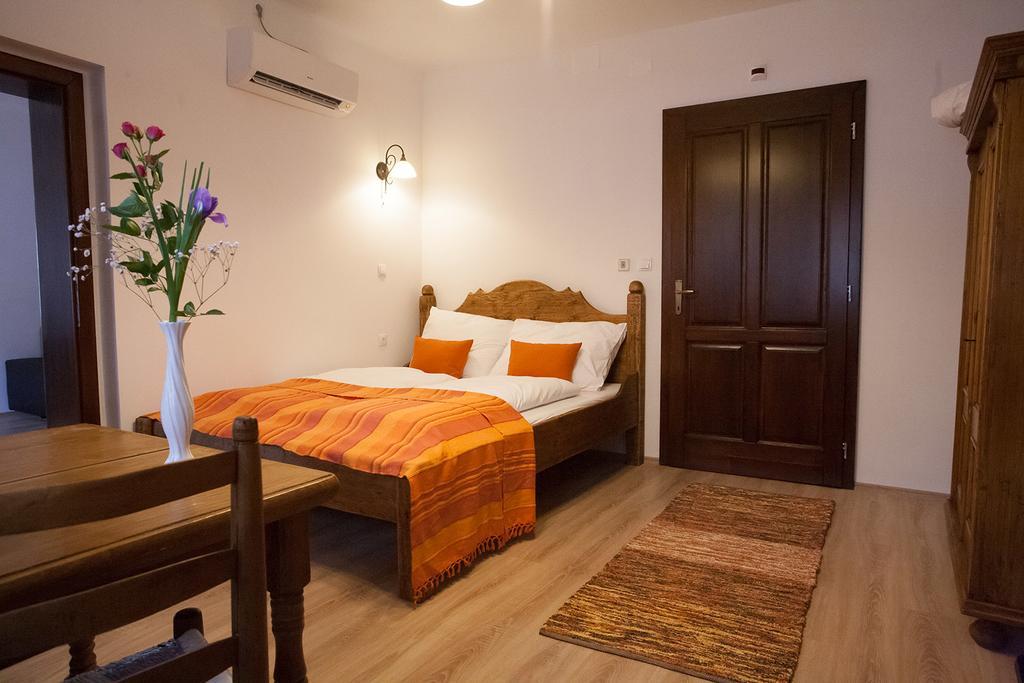 Maushaus Hotel Vemend ภายนอก รูปภาพ
