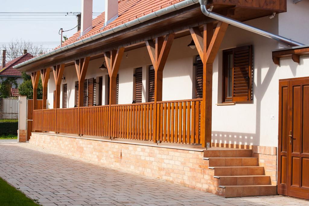 Maushaus Hotel Vemend ภายนอก รูปภาพ